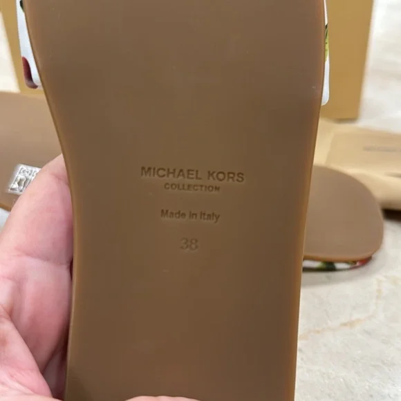 MICHAEL KORS COLLECTION DELPHINE RUNWAY PRINTED LEATHER SLIDES IN CHERRY US 8 - Picture 13 of 14